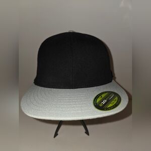 Lids 210 Flexfit Fitted Flat Bill Premium Fitted Cap Black 7 1/4-7 5/8